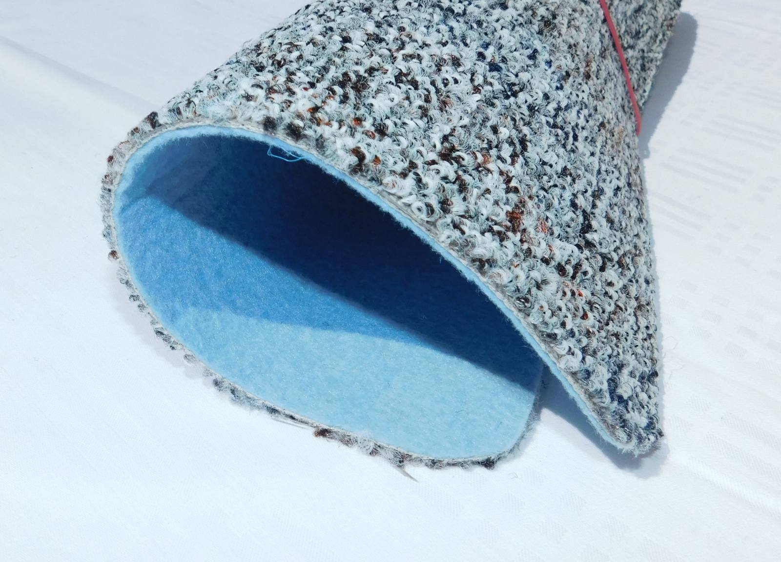 AW Signal 98 metráž šedo-hnědý