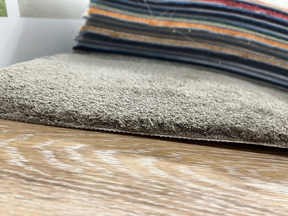 Condor luxusní koberec Naomi 9880 šíře 4m šedohnědá