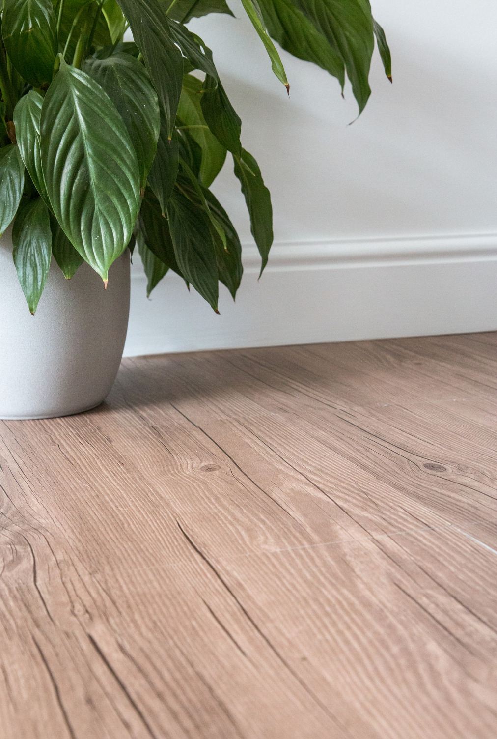 Vinylový samolepící čtverec Dark Oak 30,5x30,5cm