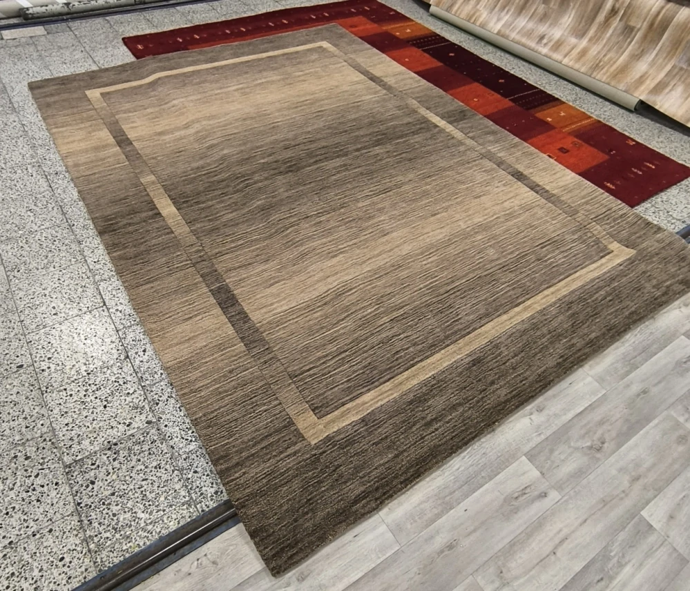 Ručně tkaný vlněný koberec Traditionell Vardan 240x340cm – severský vzor 100% střižní vlna brown