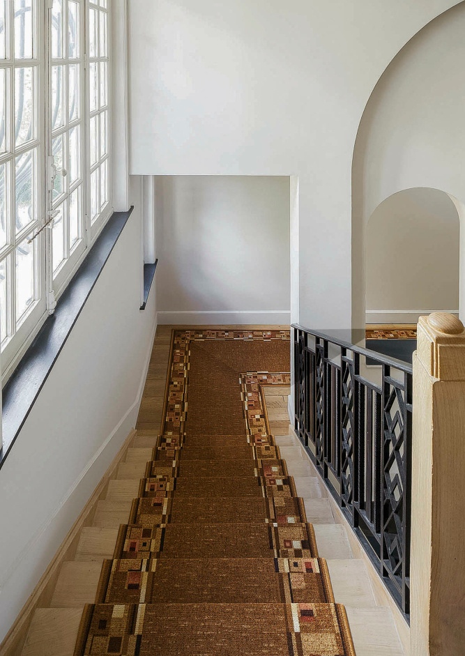 Běhoun BOMBAY 44 tmavě hnědá